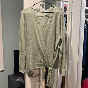Max Studio Women’s Tie Front Sweater. Green.